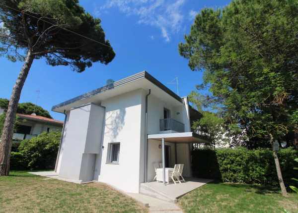 Portion of a semi-detached house in Lignano Pineta.
