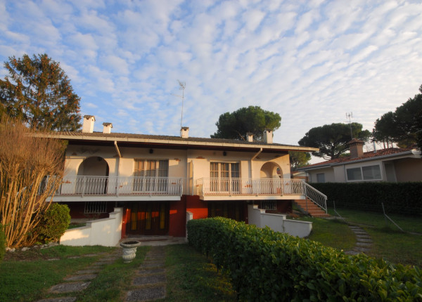 Doppelhaush&auml;lfte mit Garten in Lignano Riviera